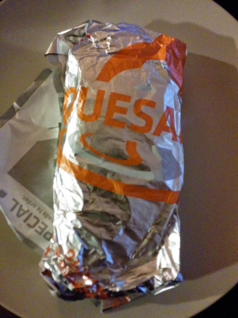 Illustration for article titled SnackTAYku: Taco Bell's Quesarito (beef) is quesalicious.
